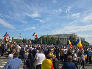 Parchetul Tribunalului Bucureşti: 27 de persoane reţinute după protestul violent din Piaţa Victoriei